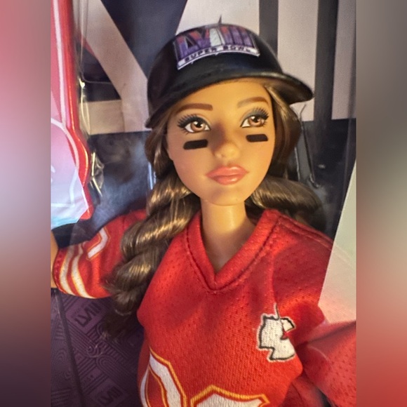 Taylor Swift (1 left) Kansas City chiefs, Super Bowl, Barbie SUPERBOWL - Picture 2 of 12